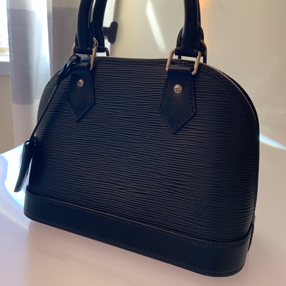 ❤️SOLD❤️Authentic Louis Vuitton Alma BB Epi Noir - Picture 4 of 8